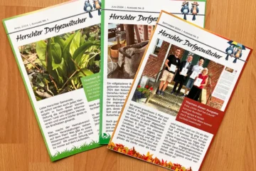 Drei nebeneinander angeordnete Titelseiten des Dorfmagazins „Horschter Dorfgezwitscher“, jeweils mit unterschiedlichen Motiven und Artikeln, die einen Einblick in Themen und Gestaltung des lokalen Magazins geben.